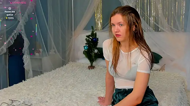 Eva  Lewis online show from January 9, 1:32 am