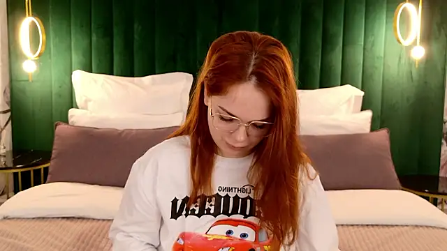 DeniseReese online show from March 5, 3:02 am