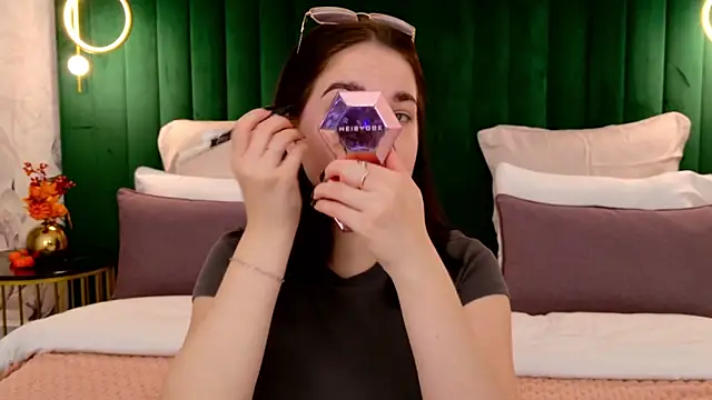 Snapshot of DeniseReese chatting on October 8, 3:11 am DeniseReese online show from October 8, 3:11 am