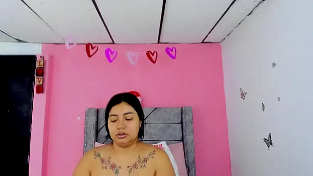 LaylaHolmes online show from April 20, 11:35 am