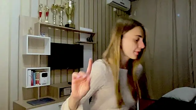 Snapshot of GraceTorrez chatting on October 4, 5:28 pm GraceTorrez online show from October 4, 5:28 pm