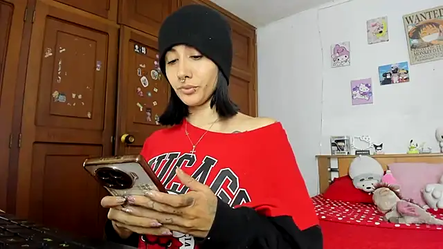 Snapshot of LunaDeCristall chatting on September 16, 8:33 am LunaDeCristall online show from September 16, 8:33 am