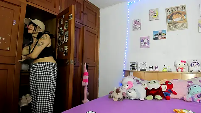 Snapshot of LunaDeCristall chatting on September 9, 7:19 am LunaDeCristall online show from September 9, 7:19 am