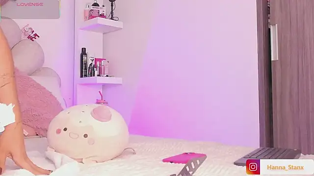 Snapshot of Hanna_Stanx chatting on October 9, 7:51 pm Hanna Stanx online show from October 9, 7:51 pm