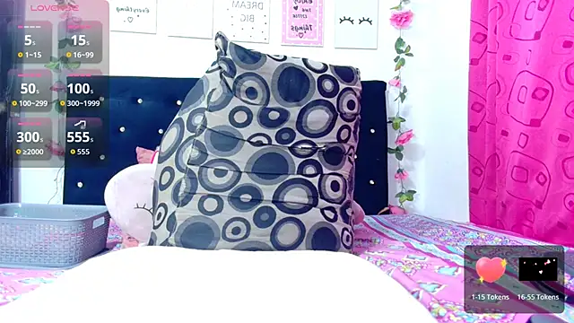 Snapshot of CiaraEbony chatting on September 22, 1:09 pm CiaraEbony online show from September 22, 1:09 pm