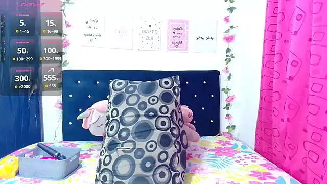 Snapshot of CiaraEbony chatting on September 28, 9:25 am CiaraEbony online show from September 28, 9:25 am