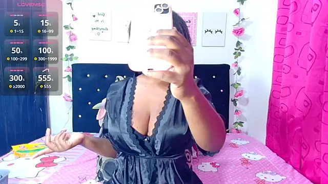 Snapshot of CiaraEbony chatting on October 11, 1:10 am CiaraEbony online show from October 11, 1:10 am