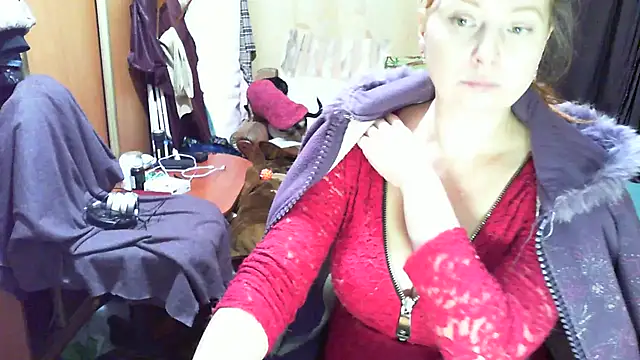 Snapshot of Redheadgreeneyed82 chatting on October 17, 2:53 pm Redheadgreeneyed82 online show from October 17, 2:53 pm