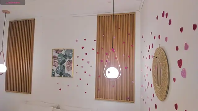 TiffanyWright online show from April 16, 1:33 pm