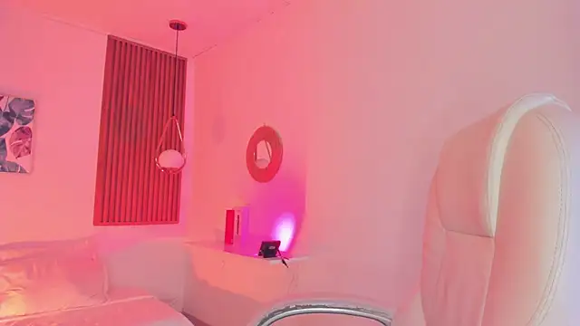 Snapshot of TiffanyWright chatting on October 4, 1:17 pm TiffanyWright online show from October 4, 1:17 pm