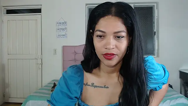 makennaa  online show from April 21, 10:22 am