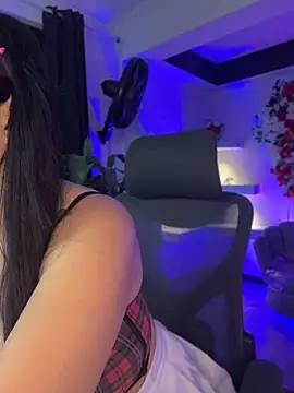 TifanyWhite  online show from June 26, 5:52 am