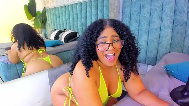 Snapshot of Annie-Wolf chatting on October 5, 10:15 pm Annie-Wolf online show from October 5, 10:15 pm