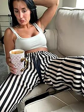 UKSYDNEYFOX online show from September 27, 12:01 pm