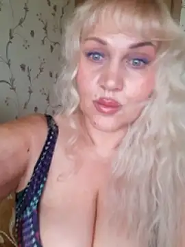 IsabellaBoni online show from April 27, 8:00 am