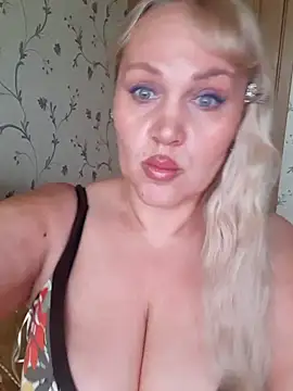 IsabellaBoni online show from April 28, 6:28 am