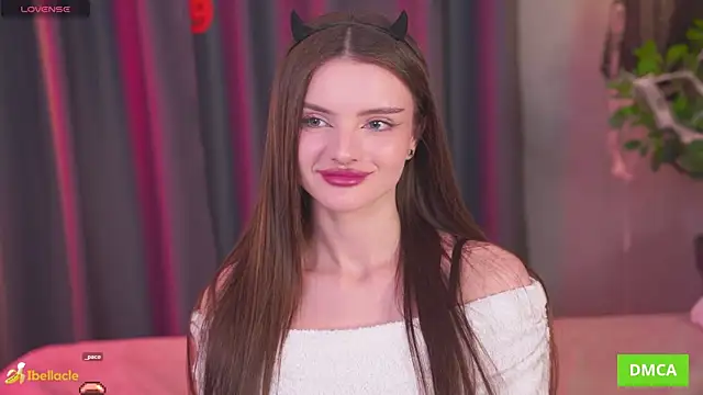 Snapshot of Bellacle chatting on October 26, 8:43 am Bellacle online show from October 26, 8:43 am