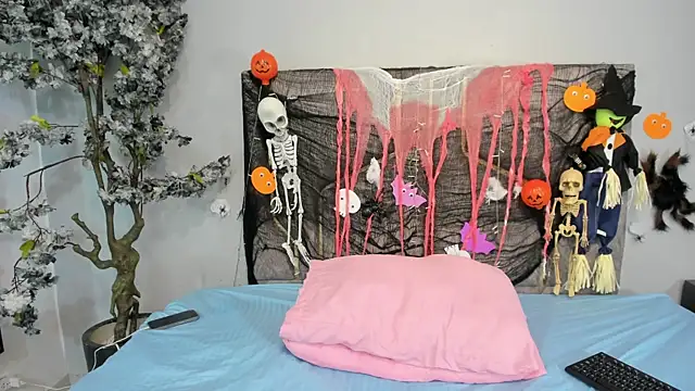 Snapshot of Isabellsmmith chatting on November 1, 8:24 pm Isabellsmmith online show from November 1, 8:24 pm