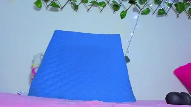 Aleesha 17 online show from November 12, 8:01 am