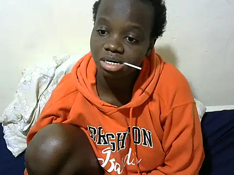 Snapshot of Thicky_kyla chatting on October 31, 8:35 pm Thicky kyla online show from October 31, 8:35 pm