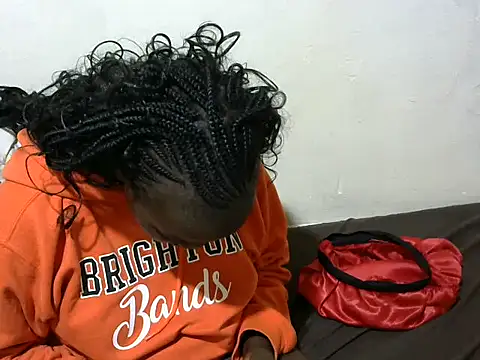 Snapshot of Thicky_kyla chatting on October 2, 7:52 pm Thicky kyla online show from October 2, 7:52 pm