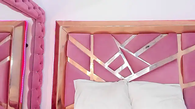 Britanymooree online show from April 18, 8:42 pm