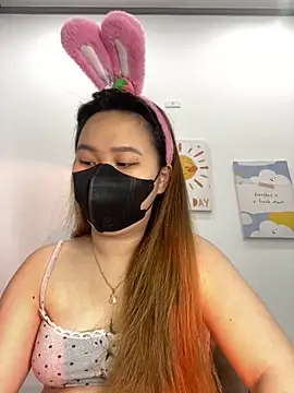 Snapshot of Odette68 chatting on October 17, 6:38 am Odette68 online show from October 17, 6:38 am