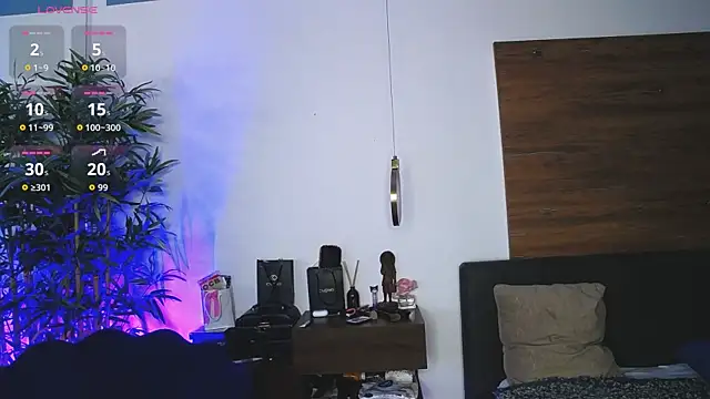 CreamyInkky  online show from April 14, 3:50 am