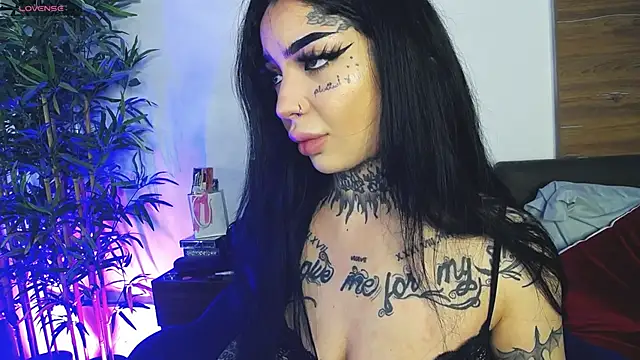 CreamyInkky  online show from April 15, 5:30 am