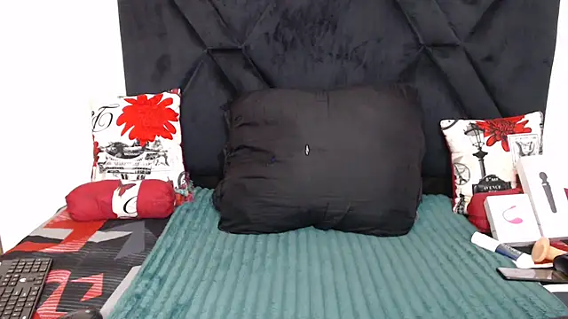 Snapshot of ThickAss90 chatting on September 27, 10:39 pm ThickAss90 online show from September 27, 10:39 pm