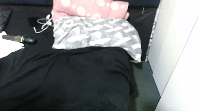 Snapshot of SweetHotBabby18 chatting on October 27, 8:47 pm SweetHotBabby18 online show from October 27, 8:47 pm