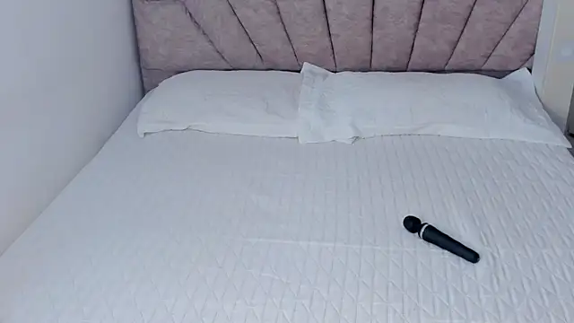 SavannahWildee online show from May 1, 1:58 pm