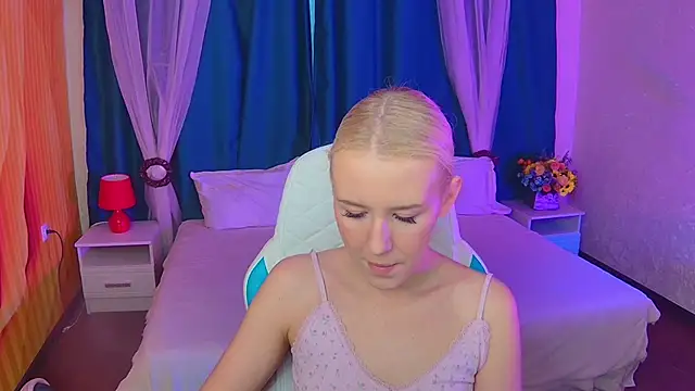 Snapshot of Selenatrend chatting on October 9, 12:20 pm Selenatrend online show from October 9, 12:20 pm