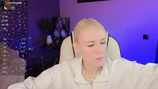 Snapshot of Selenatrend chatting on September 29, 6:18 am Selenatrend online show from September 29, 6:18 am