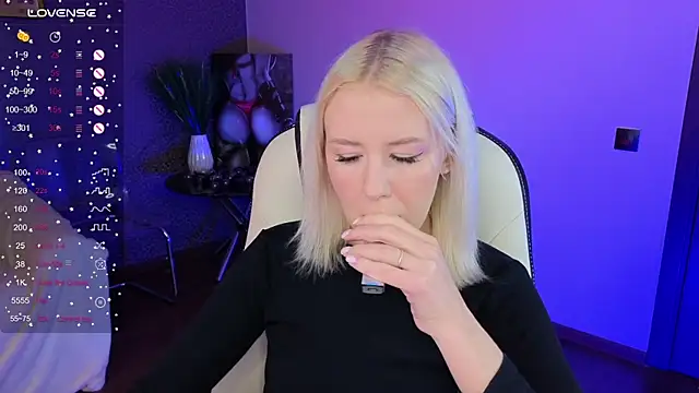 Snapshot of Selenatrend chatting on October 11, 6:51 am Selenatrend online show from October 11, 6:51 am