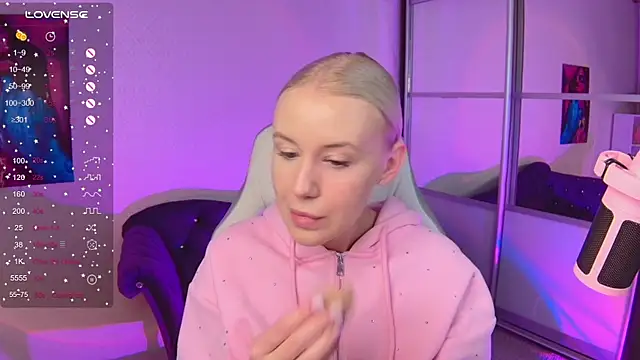 Snapshot of Selenatrend chatting on September 18, 12:26 pm Selenatrend online show from September 18, 12:26 pm