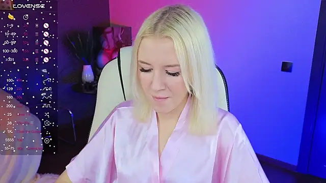 Snapshot of Selenatrend chatting on October 21, 6:39 am Selenatrend online show from October 21, 6:39 am