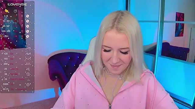 Snapshot of Selenatrend chatting on October 17, 1:47 pm Selenatrend online show from October 17, 1:47 pm