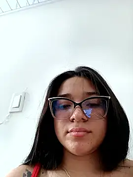 -VICKKY online show from January 5, 7:17 pm