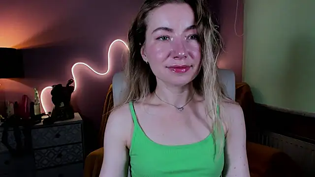 Snapshot of Mia_Tasty chatting on September 18, 6:45 am Mia Tasty online show from September 18, 6:45 am