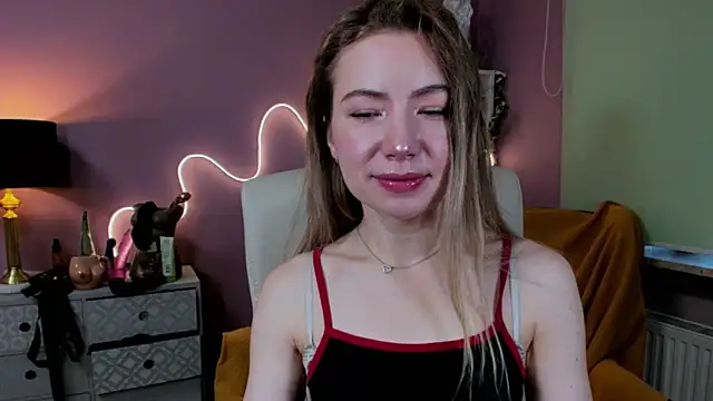 Snapshot of Mia_Tasty chatting on October 16, 6:38 am Mia Tasty online show from October 16, 6:38 am