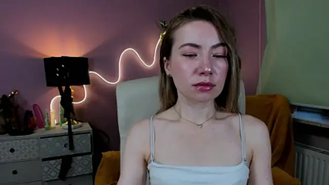 Snapshot of Mia_Tasty chatting on October 22, 6:29 am Mia Tasty online show from October 22, 6:29 am