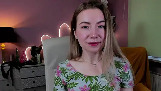 Snapshot of Mia_Tasty chatting on October 4, 7:14 am Mia Tasty online show from October 4, 7:14 am