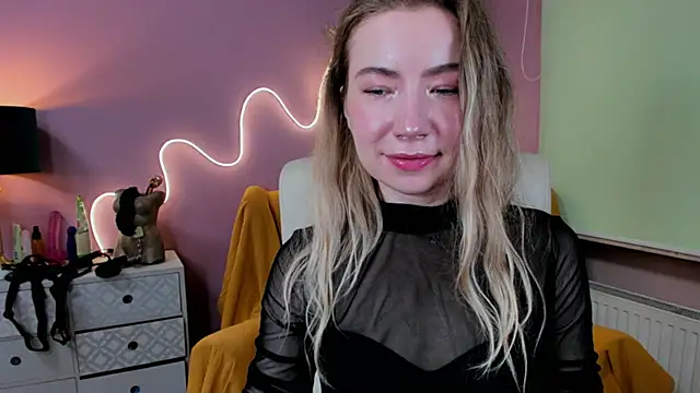 Snapshot of Mia_Tasty chatting on September 17, 6:44 am Mia Tasty online show from September 17, 6:44 am