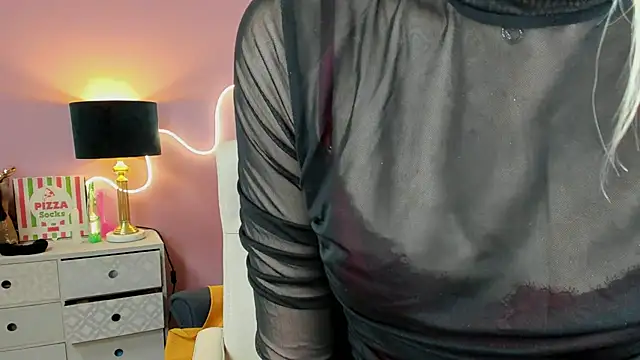 Snapshot of Mia_Tasty chatting on October 29, 7:45 am Mia Tasty online show from October 29, 7:45 am