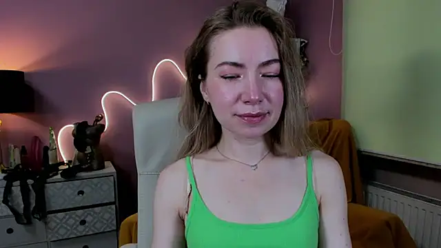 Snapshot of Mia_Tasty chatting on September 12, 6:46 am Mia Tasty online show from September 12, 6:46 am