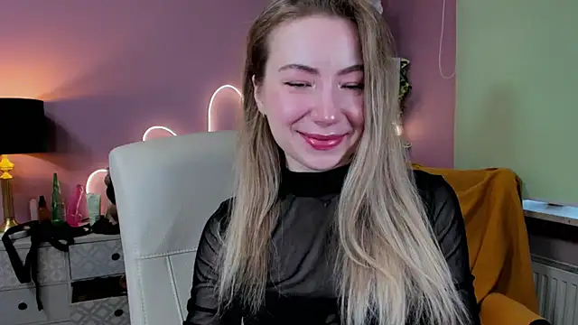 Snapshot of Mia_Tasty chatting on October 1, 6:51 am Mia Tasty online show from October 1, 6:51 am