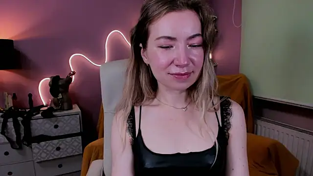 Snapshot of Mia_Tasty chatting on September 19, 6:56 am Mia Tasty online show from September 19, 6:56 am