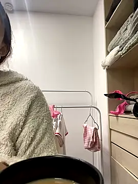 Snapshot of AnaWest chatting on September 25, 6:12 am AnaWest online show from September 25, 6:12 am