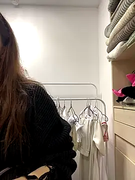 Snapshot of AnaWest chatting on September 18, 6:12 am AnaWest online show from September 18, 6:12 am